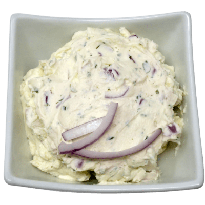 Frischkäse mit roten Zwiebeln